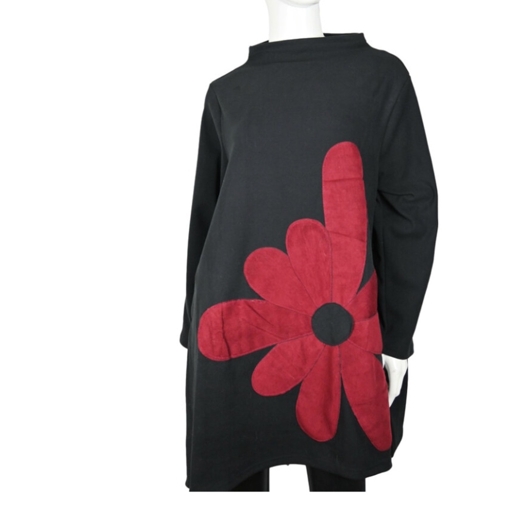 Nanako Big Flower Tunic (black and red)